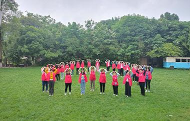 【百年品學(xué)教育】“擁抱陽光，享受生活”春游踏青活動