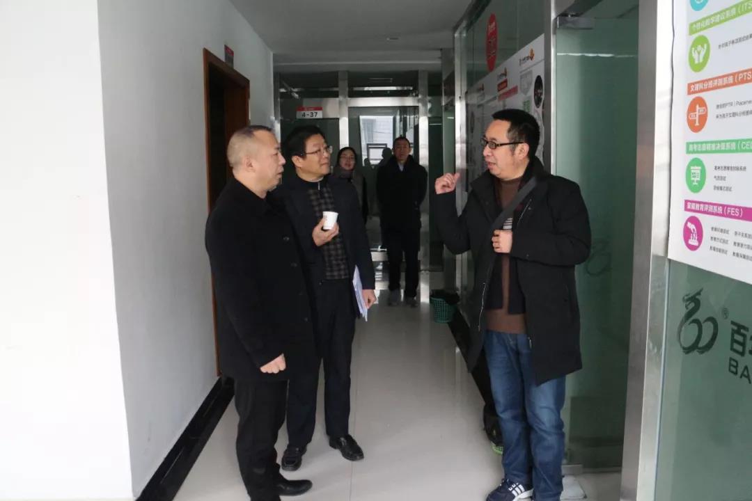 熱烈歡迎市教委交叉檢查組及區(qū)教委領(lǐng)導(dǎo)蒞臨百年教育指導(dǎo)工作！